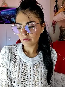 ValeNiitaLuv online show from April 4, 6:01 am