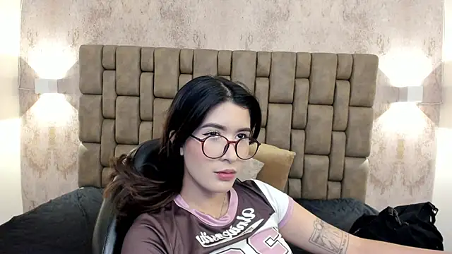 emiilyy cute online show from October 2, 12:10 pm