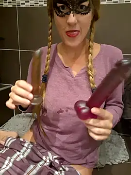 Naughty-Layla online show from October 4, 6:08 am