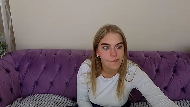 AlinaLiii online show from March 18, 8:36 pm