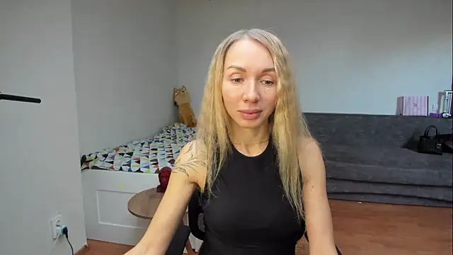 AlisiaCat online show from May 9, 1:57 pm