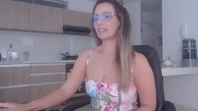 LovePaula online show from March 21, 11:59 am