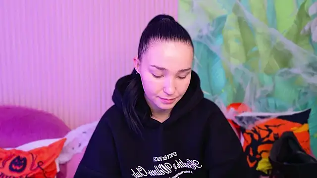 Amanda Choi online show from October 25, 5:26 am