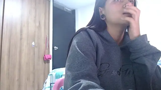 Carlandelli1 online show from October 12, 1:30 am