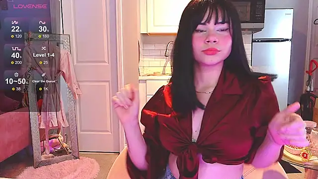 LunaMilav online show from November 4, 1:43 am