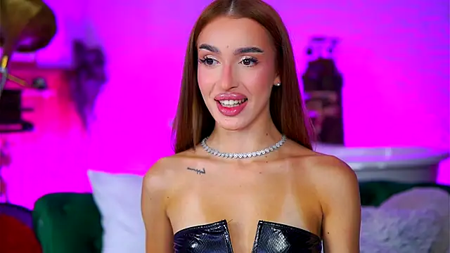 ClaraBenatti online show from October 10, 6:35 pm