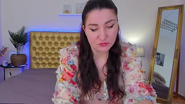 TrishaDarks online show from May 4, 5:22 am