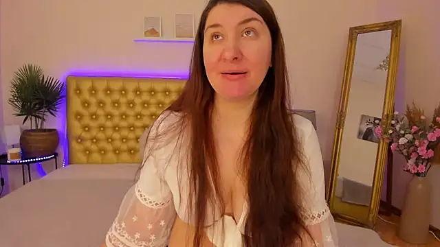 TrishaDarks online show from March 2, 6:03 am