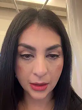 LlianneDiamond1 online show from December 3, 11:29 pm