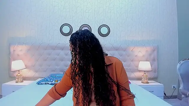 VaniaRose online show from November 13, 1:21 pm