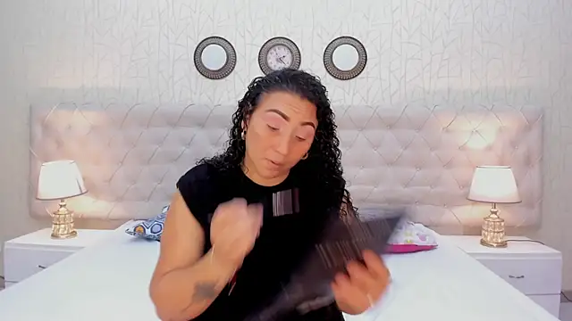 VaniaRose online show from November 8, 1:49 pm