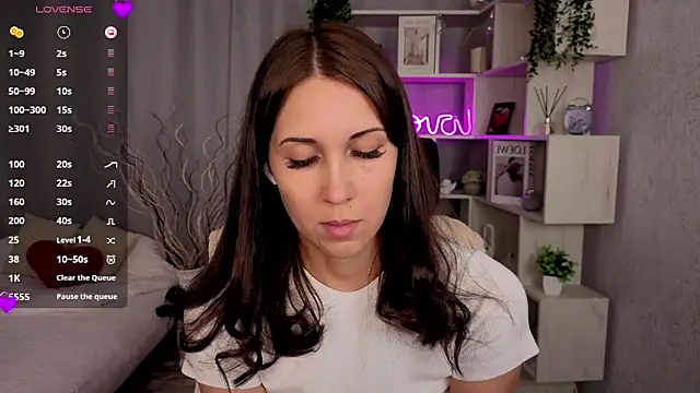 DreamVelour online show from November 17, 7:25 pm