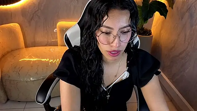 elowhyn dior tp online show from October 2, 12:43 pm