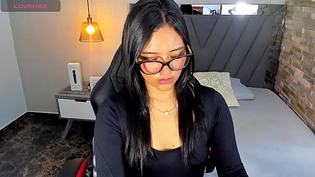 SYLVANA REY4 online show from October 4, 7:29 pm