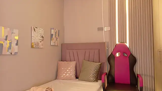 meli peach1 online show from December 15, 7:30 pm