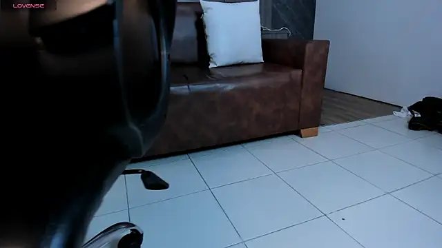 Karol Yanil online show from November 15, 8:10 pm