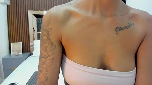 olivia pearl  online show from September 30, 11:49 am