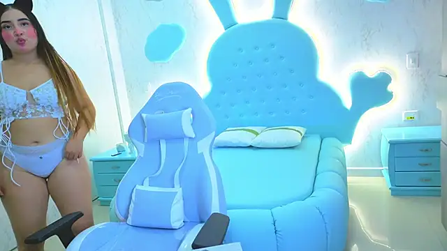 Mia Cuttee online show from November 6, 3:23 am