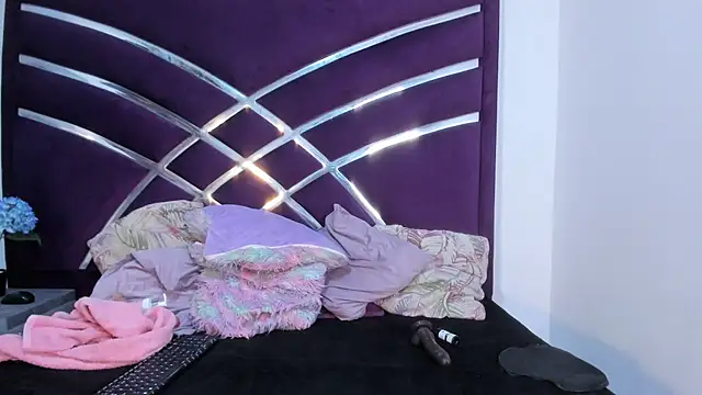 angiexht online show from April 8, 5:15 pm