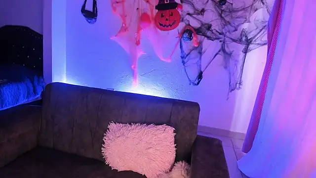 kitty  chs online show from November 17, 1:34 pm