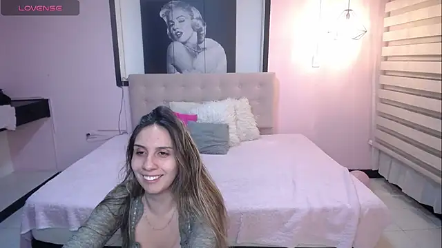  Sarah honeey  online show from September 26, 2:53 am