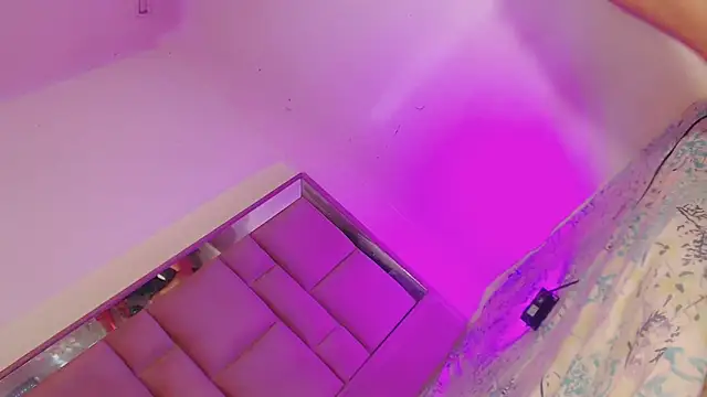 roxanawillts online show from December 16, 1:33 am