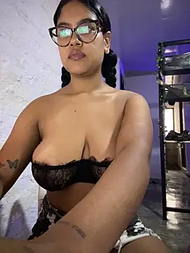 miiabrown18 online show from May 17, 12:37 pm