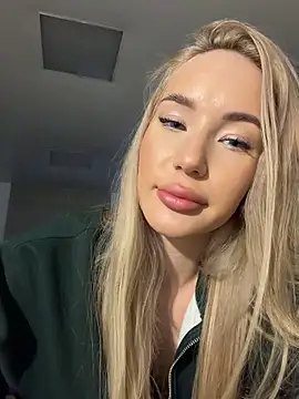 MaryDavies online show from April 4, 11:42 am