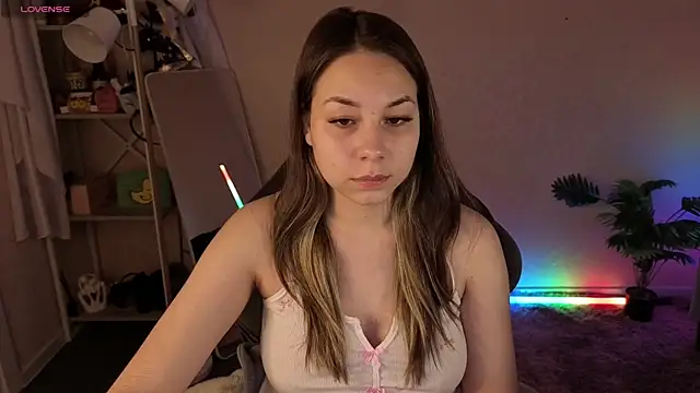 Al1ice Moures online show from April 7, 9:22 am