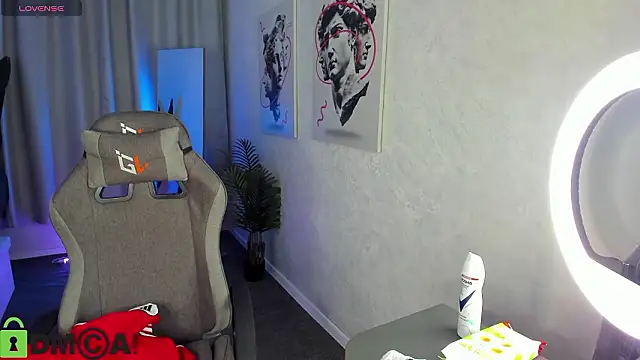 Al1ice Moures online show from March 18, 9:25 am