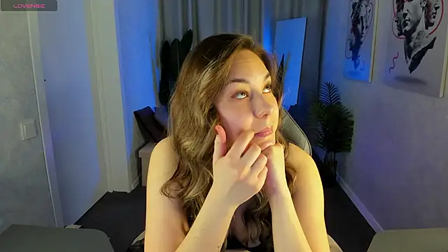 Al1ice Moures online show from March 20, 9:36 am