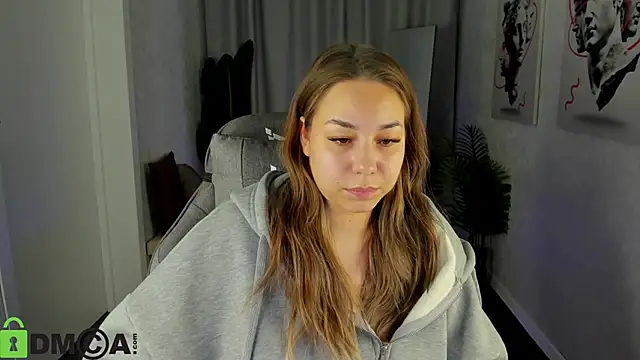 Al1ice Moures online show from March 26, 9:55 am