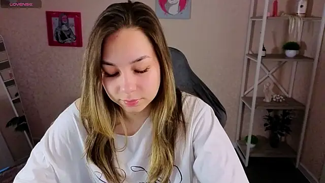 Al1ice Moures online show from March 10, 9:13 am