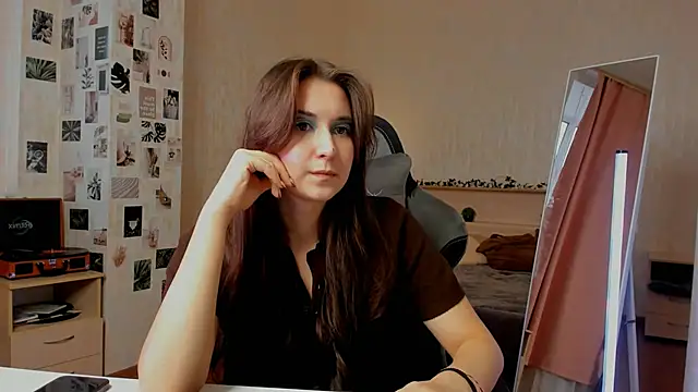 raviolly046 online show from October 10, 1:05 pm