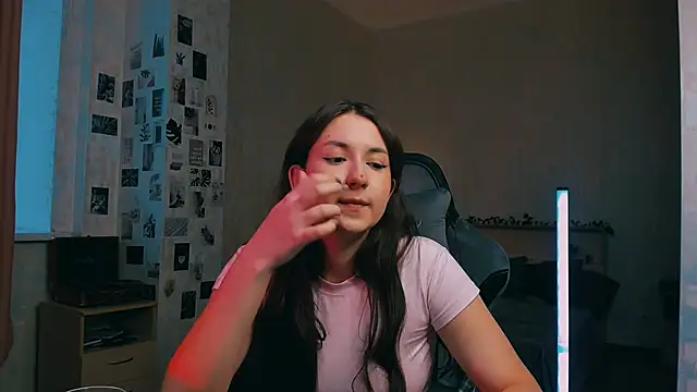 raviolly046 online show from November 11, 12:35 pm