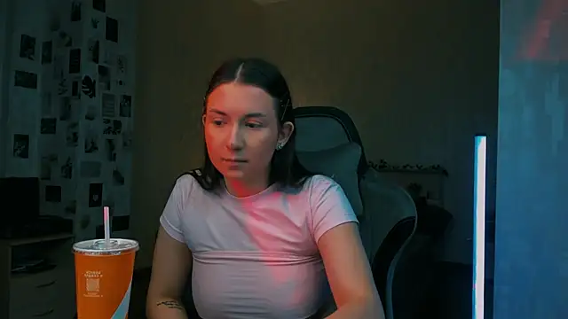 raviolly046 online show from November 15, 12:39 pm