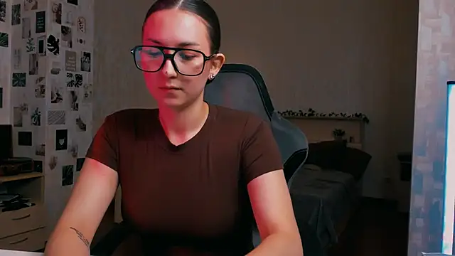 raviolly046 online show from November 13, 12:37 pm