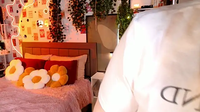Ayla Hicks online show from May 6, 4:16 am