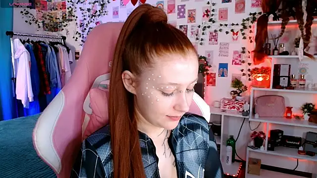 Ayla Hicks online show from November 21, 8:11 pm