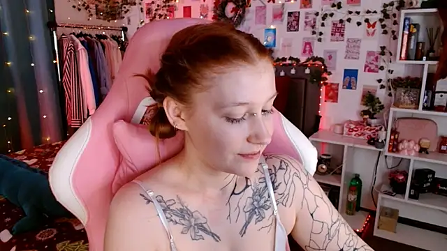 Ayla Hicks online show from December 13, 8:59 pm