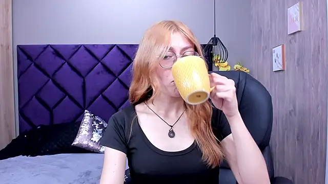 ChloeCampbell03 online show from November 5, 1:05 pm