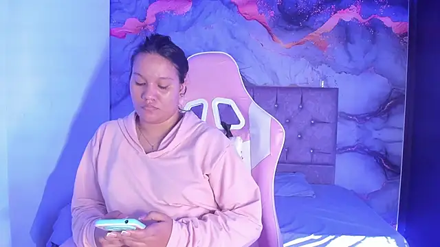 Tamara Johnss  online show from November 4, 4:28 am