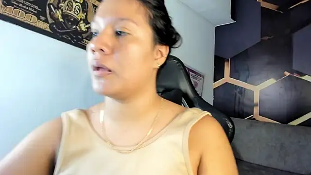 Tamara Johnss  online show from November 15, 2:56 am