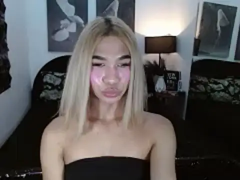 julietdelaveigne online show from October 15, 11:24 am