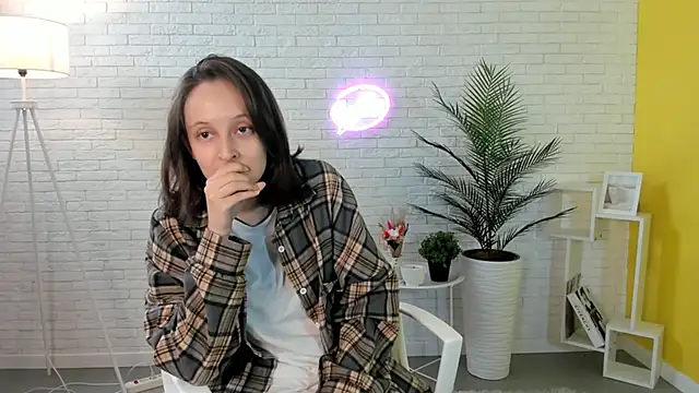 EmilieHjelm online show from September 26, 7:28 am
