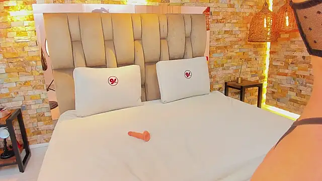 eris novikov online show from October 18, 5:04 pm