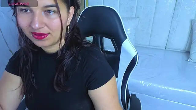 Saraah Tx online show from November 19, 3:06 am