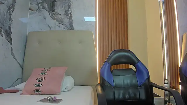 SAMANTHABENET online show from March 4, 7:31 pm