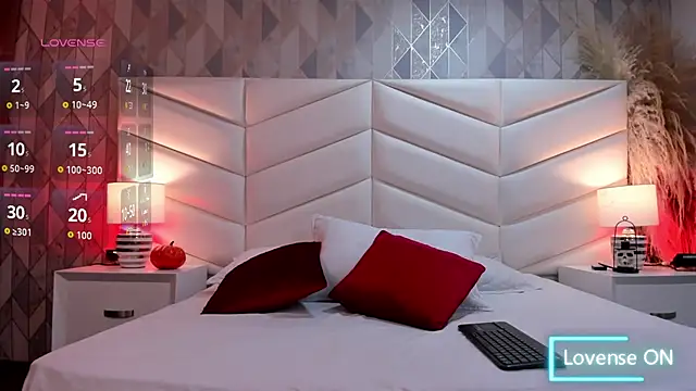 Charlotte hall  online show from October 31, 4:03 am