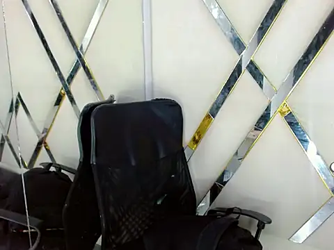 AuroraRoss online show from November 9, 7:54 pm